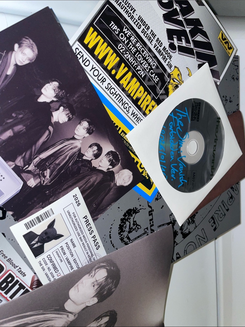 K-Pop Enhypen CD and Promotional Cards - Black